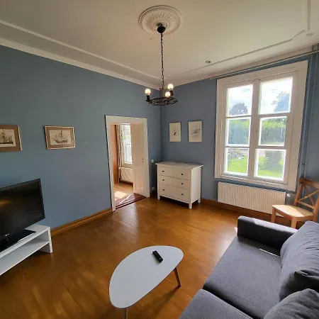 Kirstulan Kartanon Paeaerakennuksessa Sijaitseva Hieno Apartament