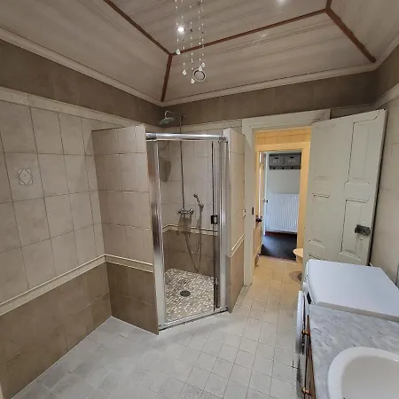 Apartament Kirstulan Kartanon Paeaerakennuksessa Sijaitseva Hieno *