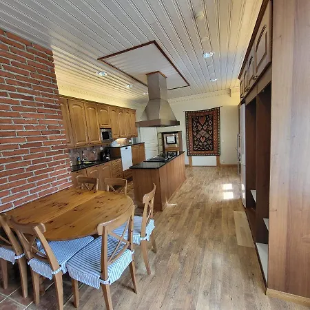 Kirstulan Kartanon Paeaerakennuksessa Sijaitseva Hieno Apartament Hämeenlinna