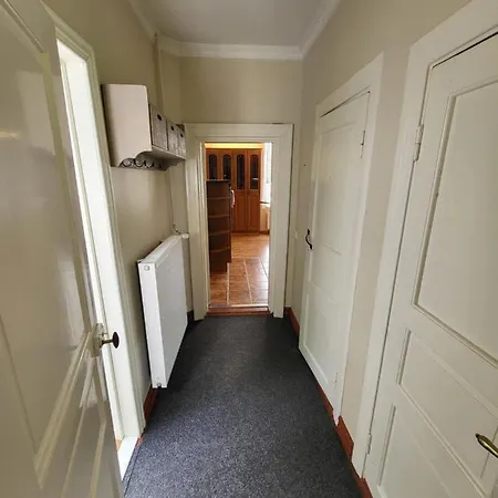 Apartament Kirstulan Kartanon Paeaerakennuksessa Sijaitseva Hieno